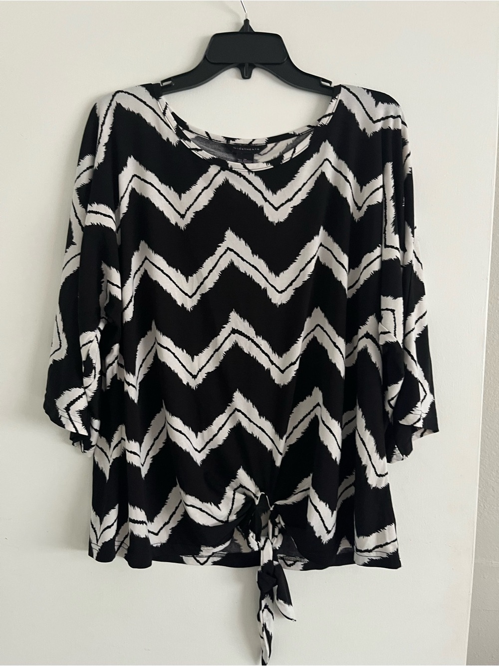 Investments Black & White Chevron Tie-Front Long Sleeve Top